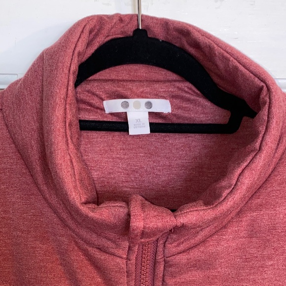 ••• Quilted Jacket - Picture 4 of 7